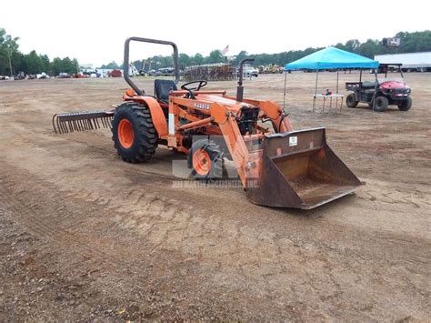 Kubota B9200 4x4 Tractor W Loader Jeff Martin Auctioneers Inc