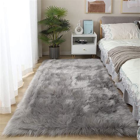 YIHAIC Faux Sheepskin Rug Faux Fur Rug Fluffy And Soft Faux