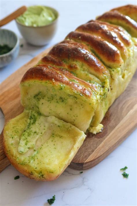 Brioche à effeuiller au beurre d ail et persil et à la mozzarella