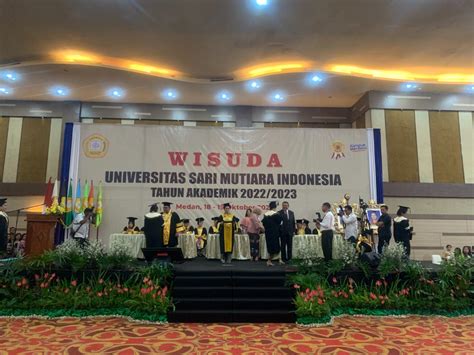 Wisuda Universitas Sari Mutiara Indonesia D 3 Teknologi Elektro Medis