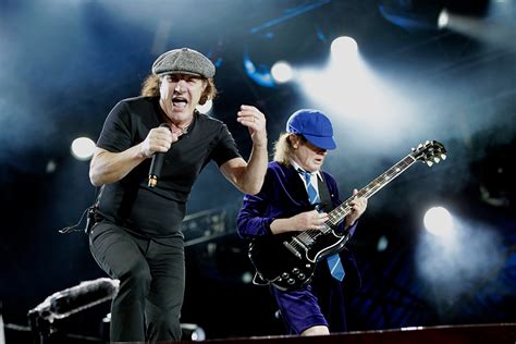AC/DC стали миллиардерами второй раз