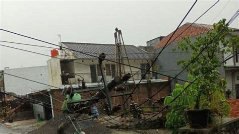 Pascagangguan Cuaca Pln Berhasil Pulihkan Listrik Di Solo Dan