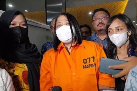 Resmi Berbaju Oranye Putri Candrawathi Ditahan Di Rutan Bareskrim