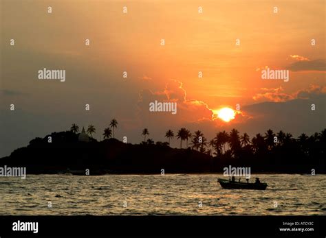 sunset Beach Sri Lanka Island tropical Galle Stock Photo - Alamy