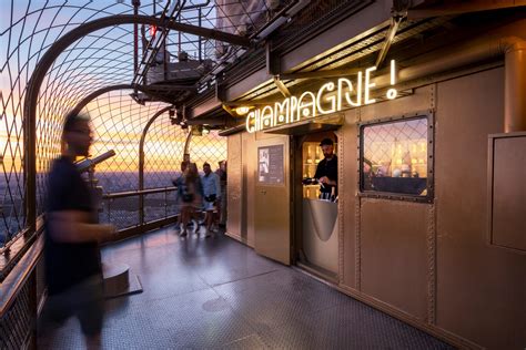 The Champagne bar at the Eiffel Tower – RF Studio : Agence de Design à Paris