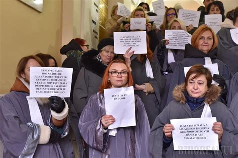 Grefierii Din Bihor Au Intrat In Protest Pe Termen Nelimitat Participa