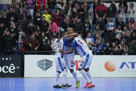 Pato Futsal Vence O Foz Cataratas E Assume A Ponta Da S Rie Ouro Pato