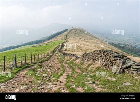 The Great Ridge Footpath In Peak District National Park Derbyshire