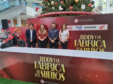 La navidad se vive en Metrocentro con Teddy y la Fábrica de los suelos