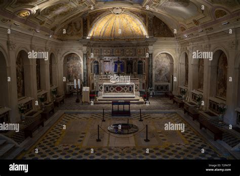 Napoli Basilica Di Santa Maria Della Sanit Interno Della Cripta