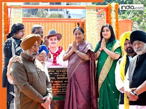 delhi cm rekha gupta pays tribute  bhagat singh  statue unveiling