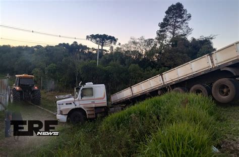 Carreta Sai Da Pista Na Ers Entre Passo Fundo A Coxilha Erenews