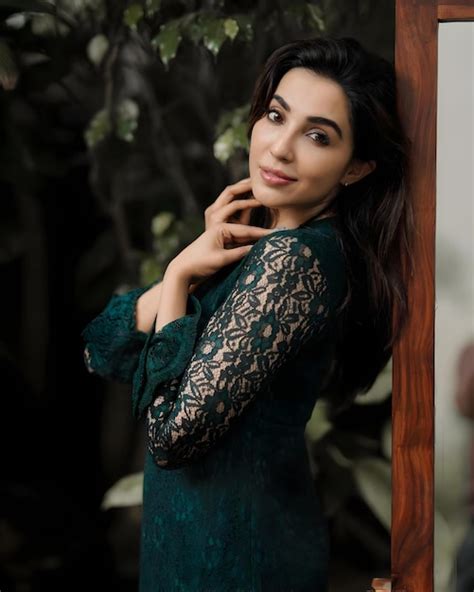 Premium Photo A Woman In A Green Dress With A Black Lace On Her Neck