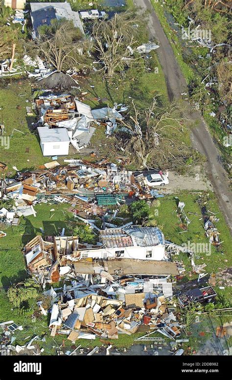 Hurricane charley 2004 hi-res stock photography and images - Alamy