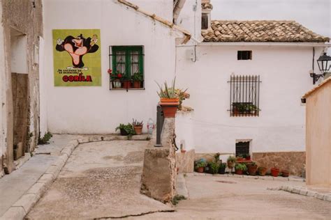 Olmeda de la Cuesta el único pueblo museo de la publicidad al aire