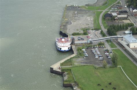 Traverse Quebec Levis Ferry in Quebec, QC, Canada - ferry Reviews