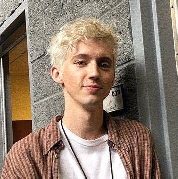 Pin by Kate on Troye sivan | Troye sivan, Boys, Queen