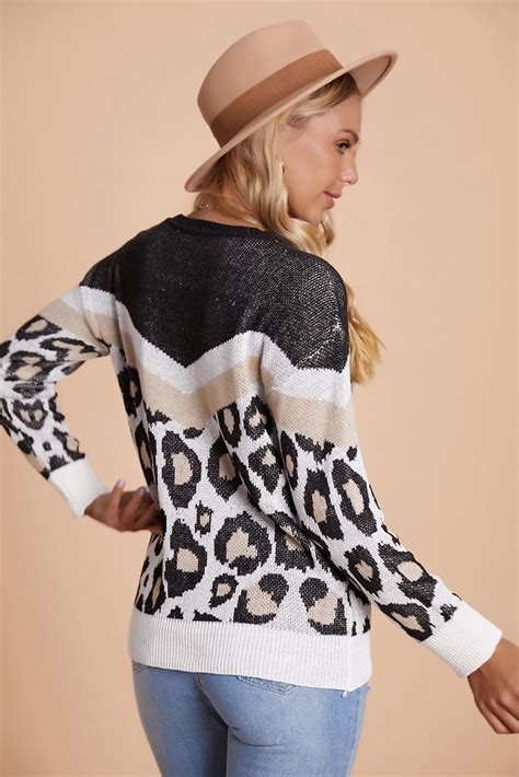 Loose Round Neck Long Sleeve Leopard Print Knit Sweater Ivyalpha