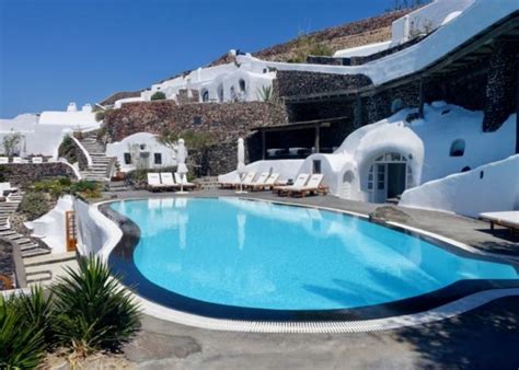 6 BEST CAVE HOTELS in Santorini - Oia, Fira, Firostefani, Imerovigli