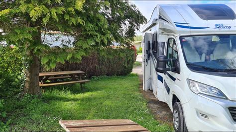 N Le Pr Pare Une Lasagne En Camping Car Pour Mon Anniversaire Je