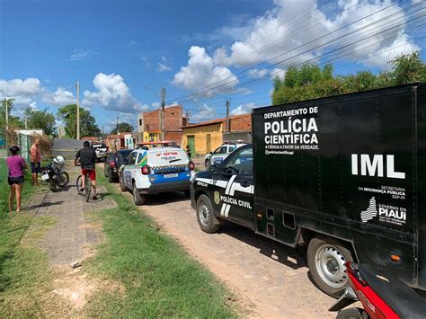 Mulher é morta a facadas por ex companheiro em casa na zona Norte de