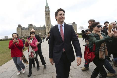 Canadian Prime Minister Justin Trudeau Appoints Gender Equal Cabinet