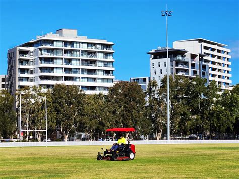 Transport Options: Traveling to Wolli Creek by Bus or Train 8