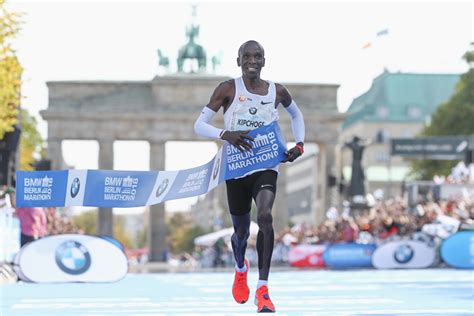 Kipchoge Breaks Marathon World Record In Berlin With Stunning 2 01 39