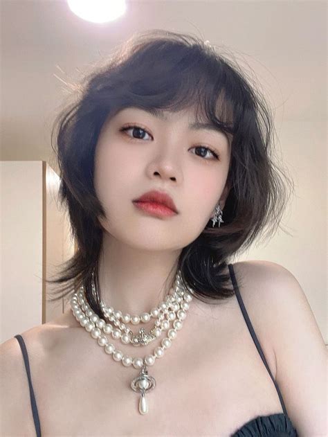 Hot Selling Fashionable Three Layer Pearl Necklace With Planet Flying In Layered Pearl