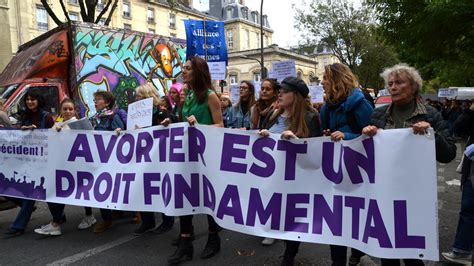 Francia Primo Paese Al Mondo A Inserire Il Diritto All Aborto Nella