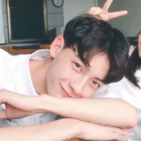 Rung rinh trước gương mặt trẻ thơ của hot boy Trung Quốc sinh năm