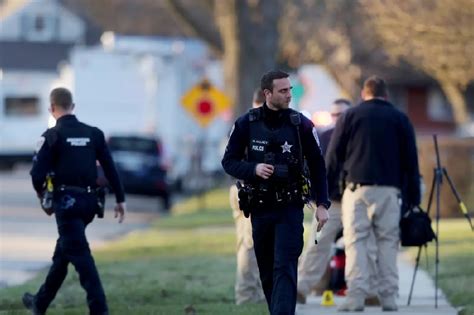 Acusan De Asesinato A Hombre Que Apuñaló A Cuatro Personas En Illinois