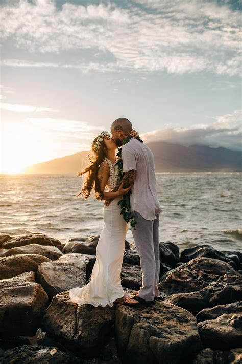 Minimalist And Tropical Maui Beach Wedding Hawaii Beach Wedding Maui