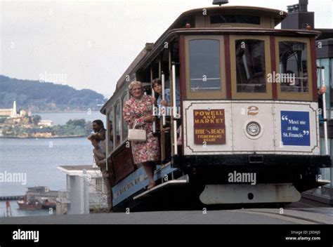 Mrs Doubtfire Year: 1993 USA Robin Williams Director: Chris Columbus ...