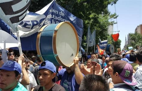 Los Gremios Protestan En C Rdoba Contra El Ajuste A Los Jubilados El