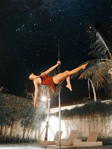 4 Potret Wendy Walters Saat Latihan Pole Dance Jadikan Hobi Hot