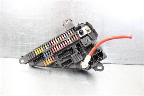 04 10 BMW E60 530i 525i 545i 535i 550i M5 528i Power Fuse Box Rear