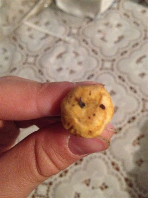 Этот гриб (лисичка) похож на смайлик