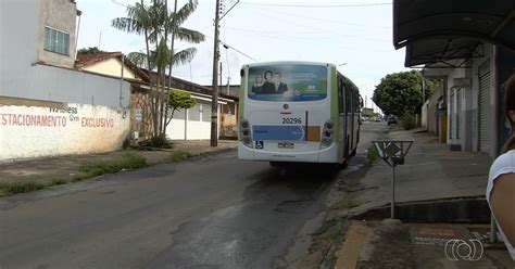 G1 Passageiros reclamam de mudanças em linha de ônibus na Grande