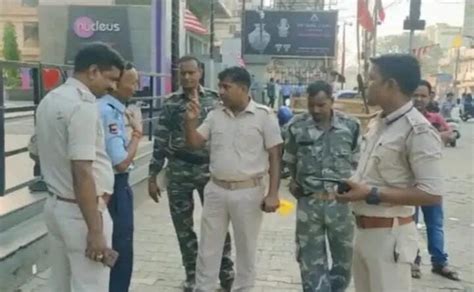 Ranchiमॉल के वाशरूम में युवक का शव होने की सूचना पर पुलिस पहुँचीलेटा हुआ युवक उठ खड़ा हुआ