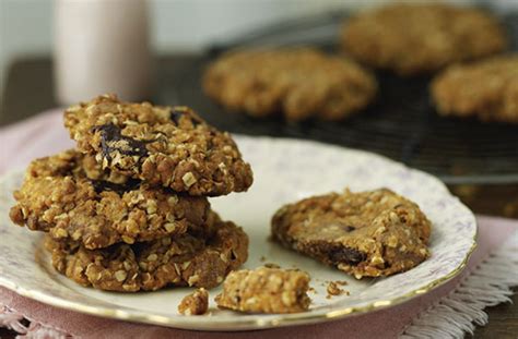 Chocolate oatmeal cookies | Baking Recipes | GoodtoKnow