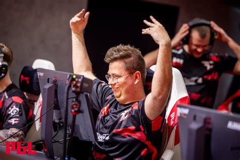 CS2 FaZe chega às semis do Major em série emocionante Pichau Arena