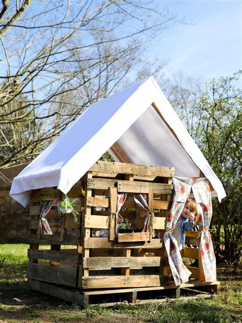 Diy Pallet Playhouse How To Make A Kids Playhouse Out Of Pallets Hgtv