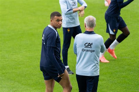 Equipe de France Kylian Mbappé présent face aux Pays Bas Didier