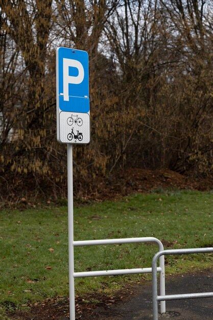 Se Al Para Estacionar Bicicletas Y Motocicletas Foto Premium