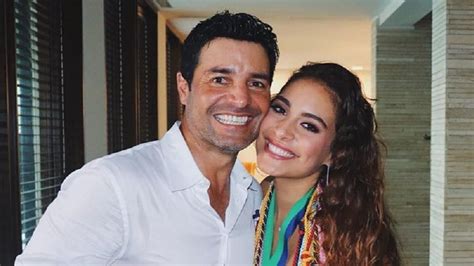 La hija de Chayanne posa en un pequeño bikini dejando ver su atrapante