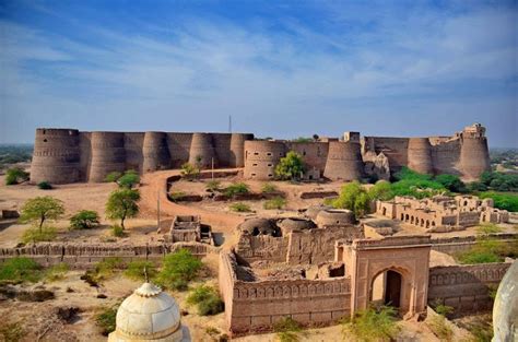 Derawar Fort in the Cholistan Desert of Bahawalpur - Charismatic Planet