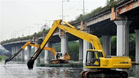 Foto Penjualan Alat Berat Komatsu Naik 101