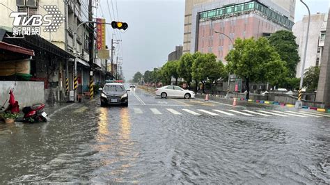 外圍環流大雨狂炸 屏東多處傳出坍方、車禍意外│管制│盧碧│淹水│颱風│時間│警方│民眾│豪雨│tvbs新聞網