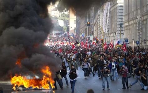 Indignés Journée mondiale de mobilisation échauffourées à Rome Le